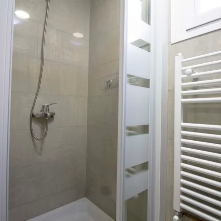 Rent this 3 bed apartment on Peluqueria Caballeros Andoni in Calle de Abella, 28044 Madrid