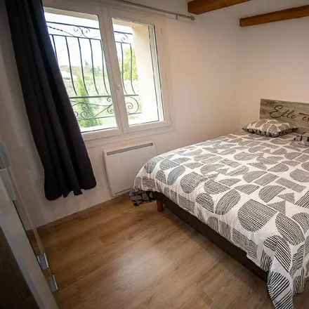 Rent this 2 bed apartment on Montfavet in Chemin de la Gare, 84000 Avignon
