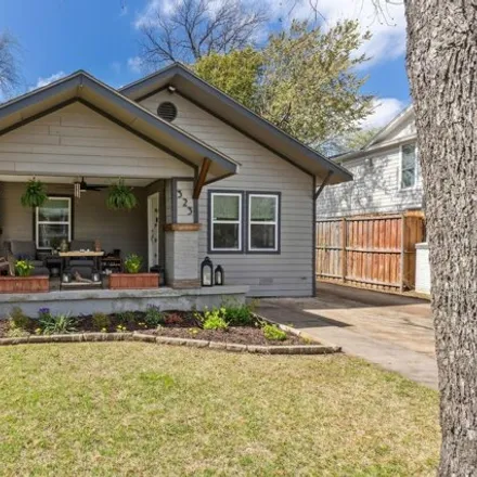 Buy this 3 bed house on 323 South Montreal Avenue in Dallas, TX 75208