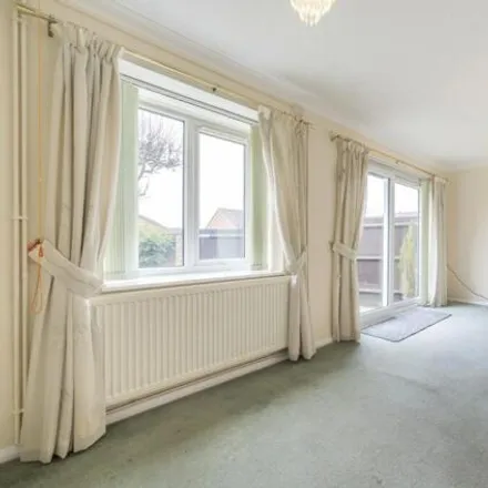 Image 2 - Darfield Road, Guildford, GU4 7YY, United Kingdom - House for sale