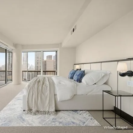 Image 3 - Trump Plaza Apartments, 167 East 61st Street, New York, NY 10021, USA - Apartment for rent