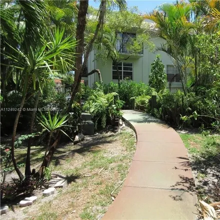 Rent this 2 bed condo on Best Flavor Tropical in West Oakland Park Boulevard, Middle River