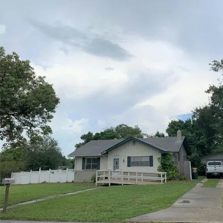 Rent this 3 bed house on 201 South Rochelle Avenue in Lake Alfred, Polk County