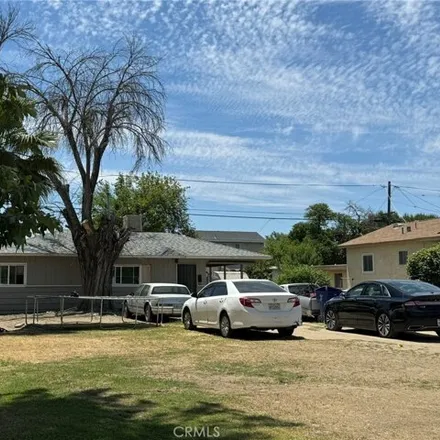 Buy this 2 bed house on 961 4th Street in Bakersfield, CA 93304