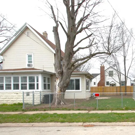 Buy this 3 bed house on 1821 Yonge Street in Rockford, IL 61103
