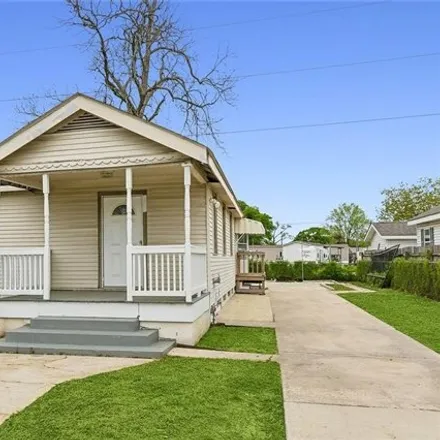 Buy this 2 bed house on 2306 Pakenham Drive in Chalmette Vista, Chalmette