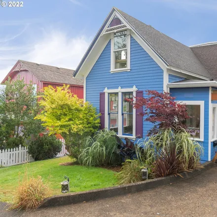 Buy this 5 bed house on 461 Exchange Street in Astoria, OR 97103