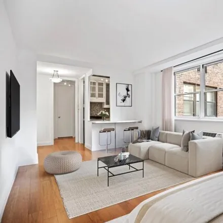 Image 2 - 63 East 9th Street, New York, NY 10003, USA - House for sale