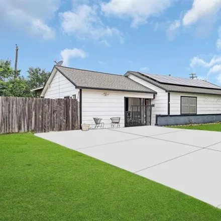 Buy this 3 bed house on 7915 Bayview Dr in Beach City, Texas