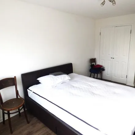 Image 1 - Paddock Wood Cards, Commercial Road, Whetsted, TN12 6EN, United Kingdom - Apartment for rent