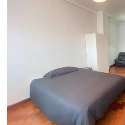 Rent this 4 bed room on Calle Anselma de Salces / Anselma de Salces kalea in 7, 48007 Bilbao