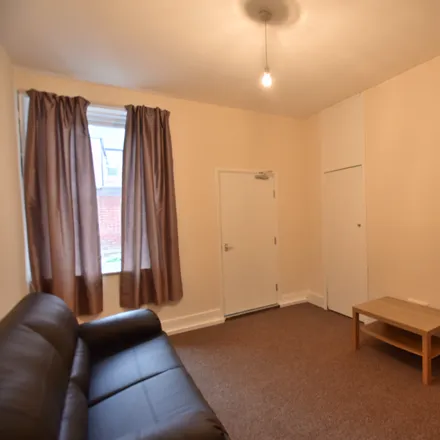 Image 3 - Warwick Street, Newcastle upon Tyne, NE6 5AR, United Kingdom - Apartment for rent