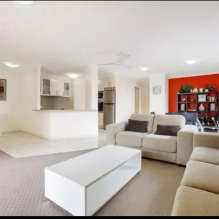 Image 3 - 2707 Gold Coast Highway, Broadbeach QLD 4218, Australia - Room for rent