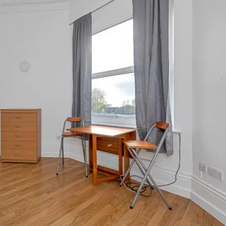 Rent this studio apartment on 45 Fitzjohn's Avenue in London, NW3 6NP