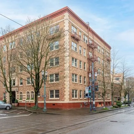 Buy this 1 bed condo on 709 Southwest 16th Avenue in Portland, OR 97205