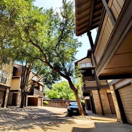Image 1 - 5636 Spring Valley Road, Dallas, TX 75240, USA - Townhouse for rent