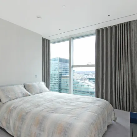 Image 5 - Barbican Lake, Andrewes Highwalk, Barbican, London, EC2Y 8AY, United Kingdom - Apartment for rent