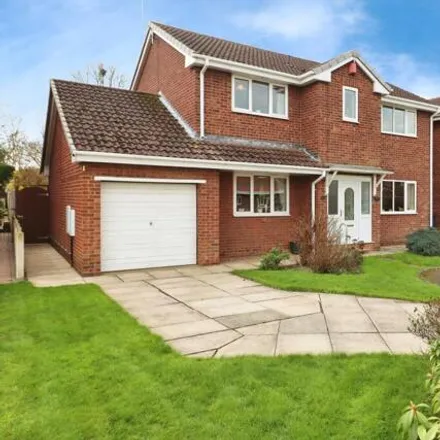 Buy this 4 bed house on Lyndale Avenue in Edenthorpe, DN3 2LB