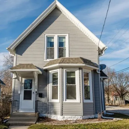 Buy this 3 bed house on 926 Linden Street in Waukesha, WI 53186