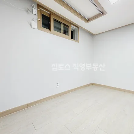 Rent this studio apartment on 서울특별시 관악구 봉천동 63-71