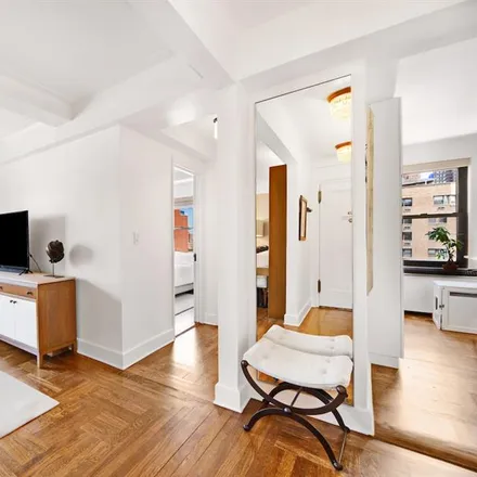 Image 3 - 245 EAST 72ND STREET 15E in New York - Apartment for sale
