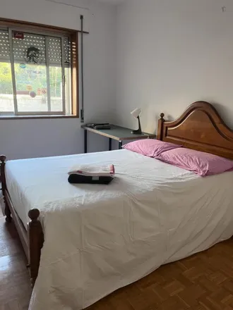 Rent this 5 bed room on Travessa da Fonte de Contumil in 4350-191 Porto, Portugal