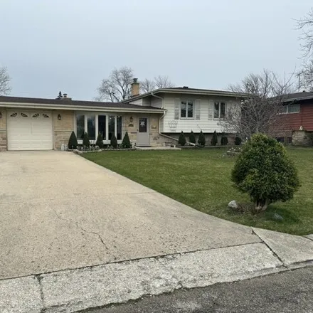 Buy this 4 bed house on 5647 Manor Lane in Chicago, IL 60631