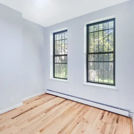 Image 7 - 519 Chauncey Street, New York, NY 11233, USA - House for rent