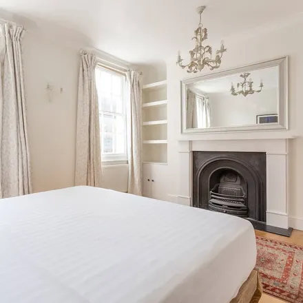 Rent this 3 bed house on London in NW1 6BU, United Kingdom