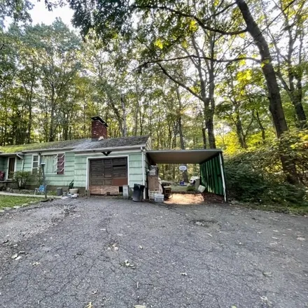 Buy this 2 bed house on 157 Kakeout Road in Kinnelon, Morris County
