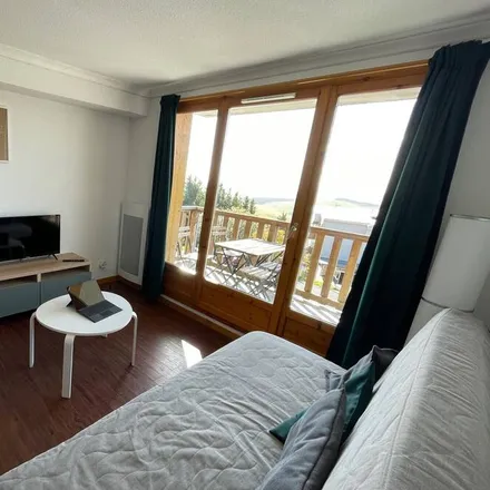 Rent this 2 bed apartment on Besse-et-Saint-Anastaise in Rond-Point des Pistes, 63610 Besse-et-Saint-Anastaise