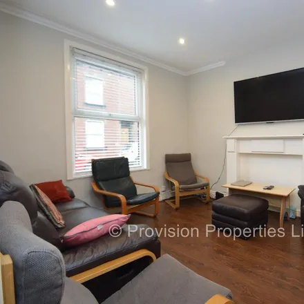 Rent this 5 bed townhouse on Brudenell Primary School in Welton Place, Leeds