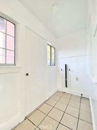 Image 9 - 2439 Griffith Avenue, Los Angeles, CA 90011, USA - House for sale