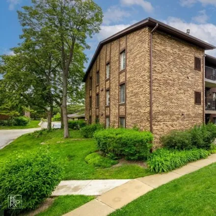 Buy this 2 bed condo on 26 Pier Drive in Westmont, IL 60559