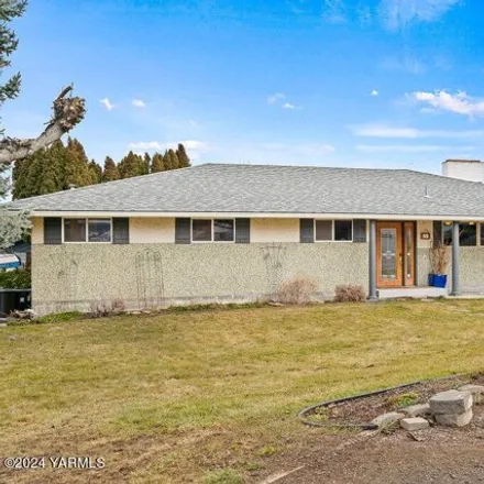 Buy this 4 bed house on 3174 Ditter Drive in Yakima, WA 98902