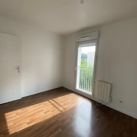 Rent this 3 bed apartment on 18 Rue Jacques Lemercier in 37300 Joué-lès-Tours, France