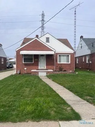 Buy this 3 bed house on 3537 Sherbrooke Road in Toledo, OH 43613
