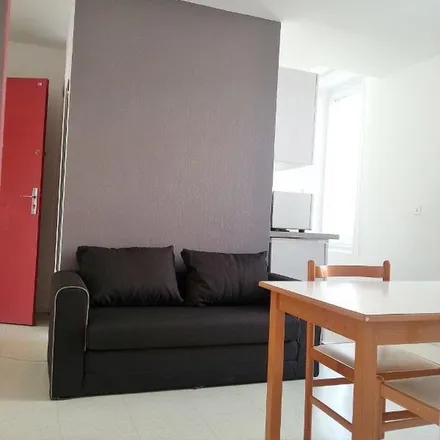 Rent this 2 bed apartment on unnamed road in 63000 Clermont-Ferrand, France
