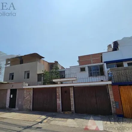 Buy this studio house on La Retama in Surquillo, Lima Metropolitan Area 15038