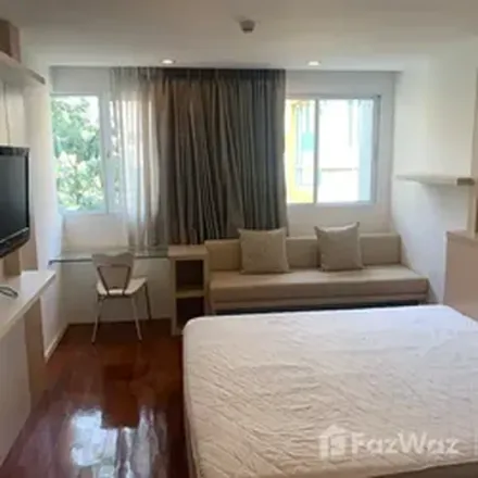 Rent this 3 bed apartment on BHAWA SPA in 34/1, Soi Sukhumvit 8