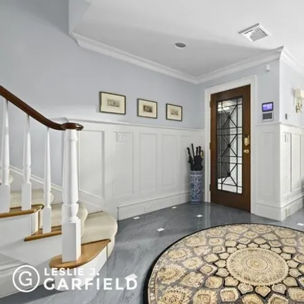 Image 3 - 164 East 66th Street, New York, NY 10065, USA - Townhouse for sale