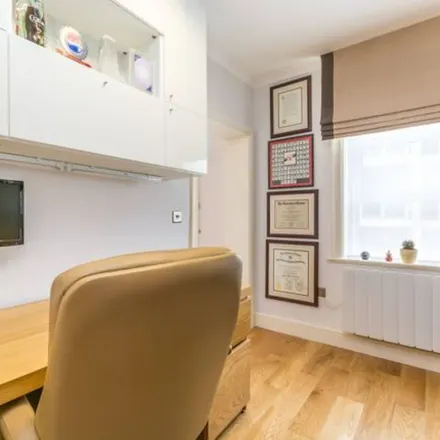 Rent this 2 bed apartment on Marugame Udon in 449 Strand, London