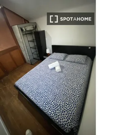 Rent this 7 bed room on Rua da Graciosa 147 in 4050-446 Porto, Portugal