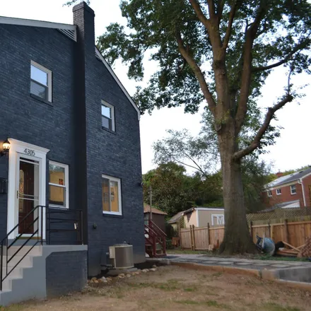 Buy this 2 bed townhouse on 4305 Vermont Avenue in Alexandria, VA 22304