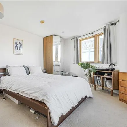 Image 4 - 4 Meath Crescent, London, E2 0QG, United Kingdom - House for sale