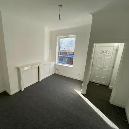 Image 4 - Joan Street, Manchester, M40 5FP, United Kingdom - Townhouse for rent
