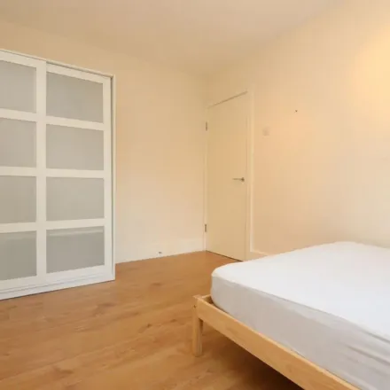 Rent this 4 bed apartment on Tradescant House in Frampton Park Road, London