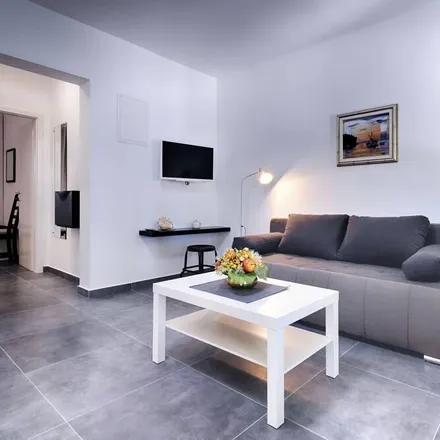Image 2 - Grad Komiža, Split-Dalmatia County, Croatia - Apartment for rent