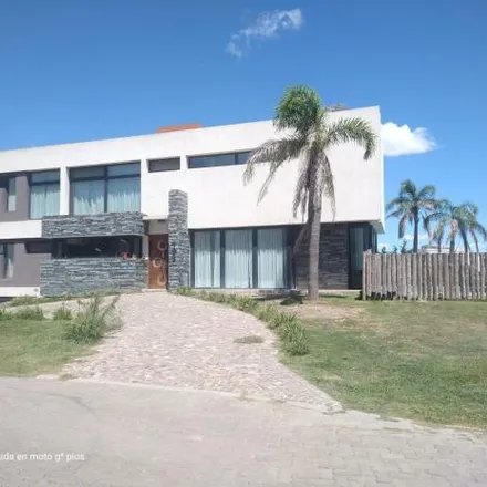 Buy this 5 bed house on unnamed road in Partido de Berazategui, 1885 Hudson