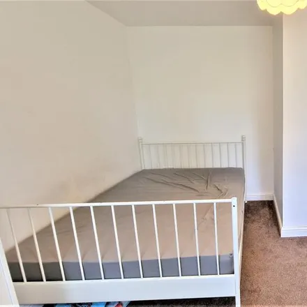 Rent this 1 bed room on Ladbrokes in 14 Eaton Green Road, Luton